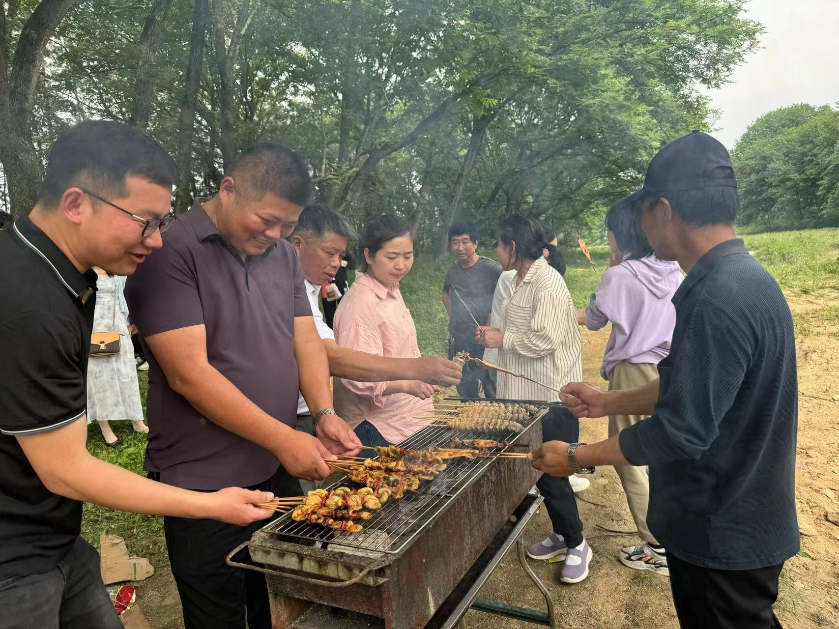 宏泽建设.png