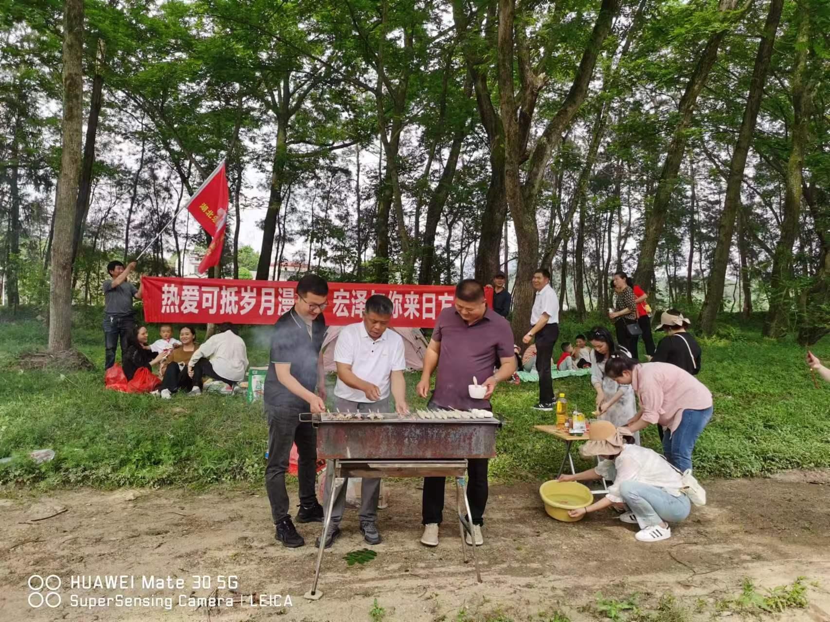 宏泽建设.png